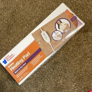 NEW DELUXE HEATING PAD